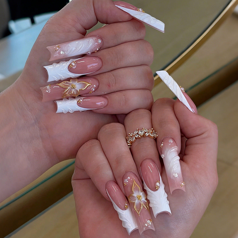Kunstnagelset mit eleganten Blumendesigns Brehn