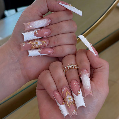 Kunstnagelset mit eleganten Blumendesigns Brehn