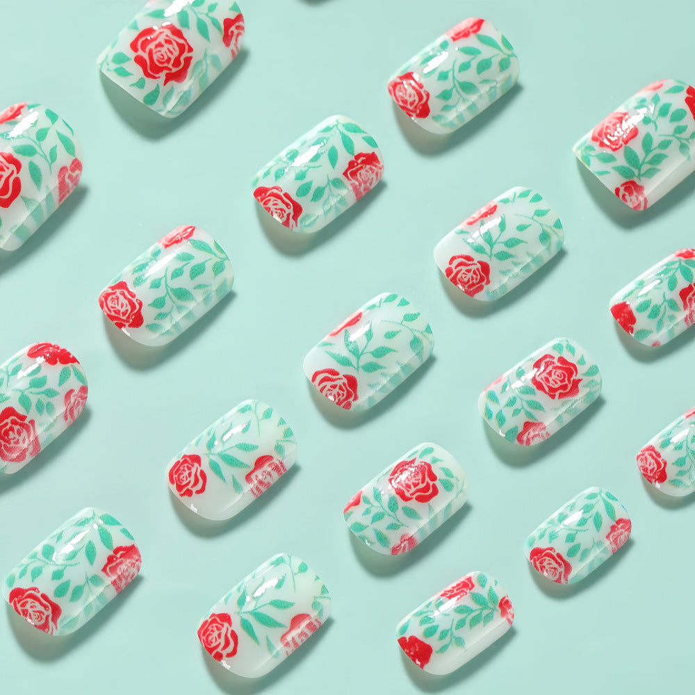 Kunstnägel mit romantischem Rosen-Muster Brehn
