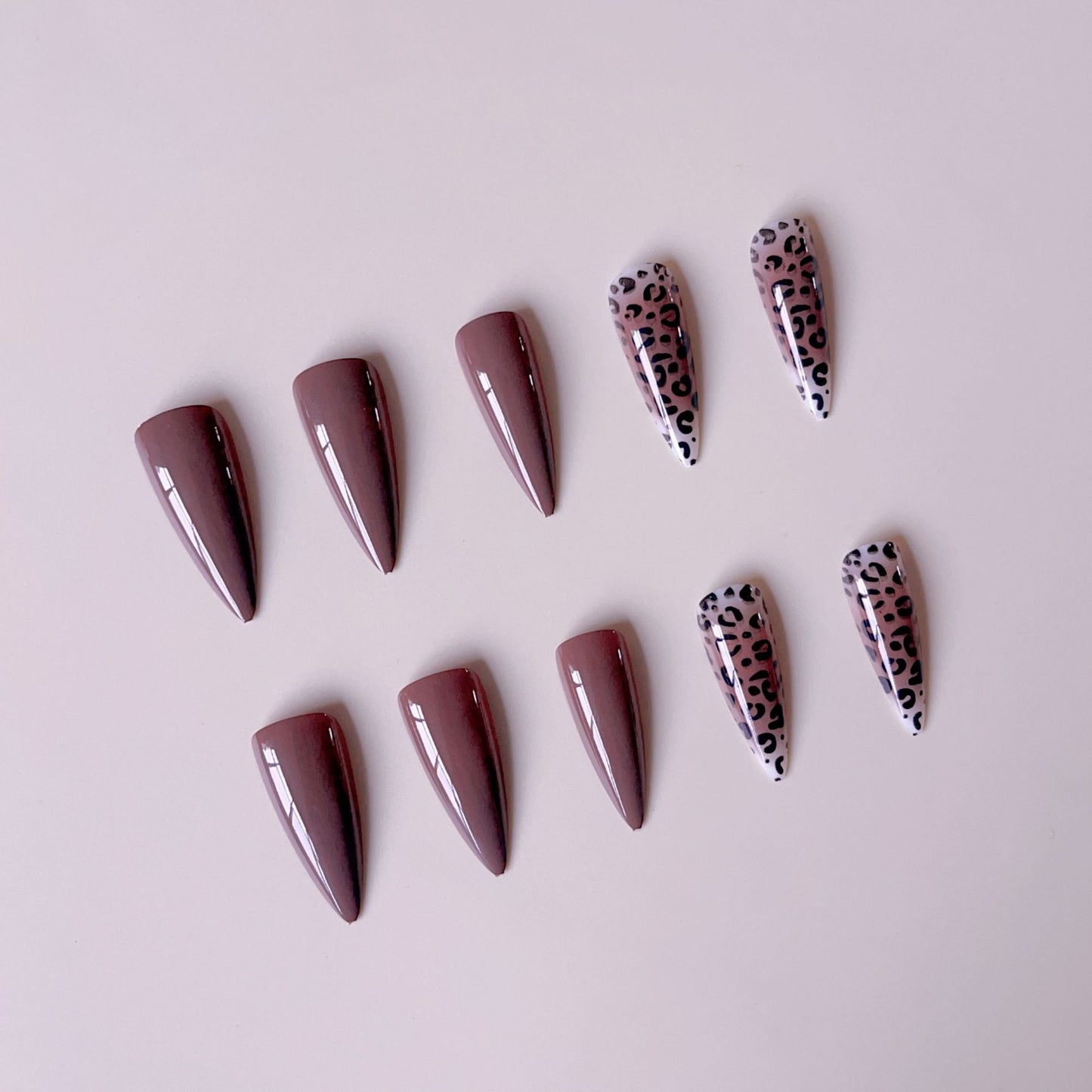 Kunstnagelset mit elegantem Leopardenmuster und modernem Spitzendesign Brehn