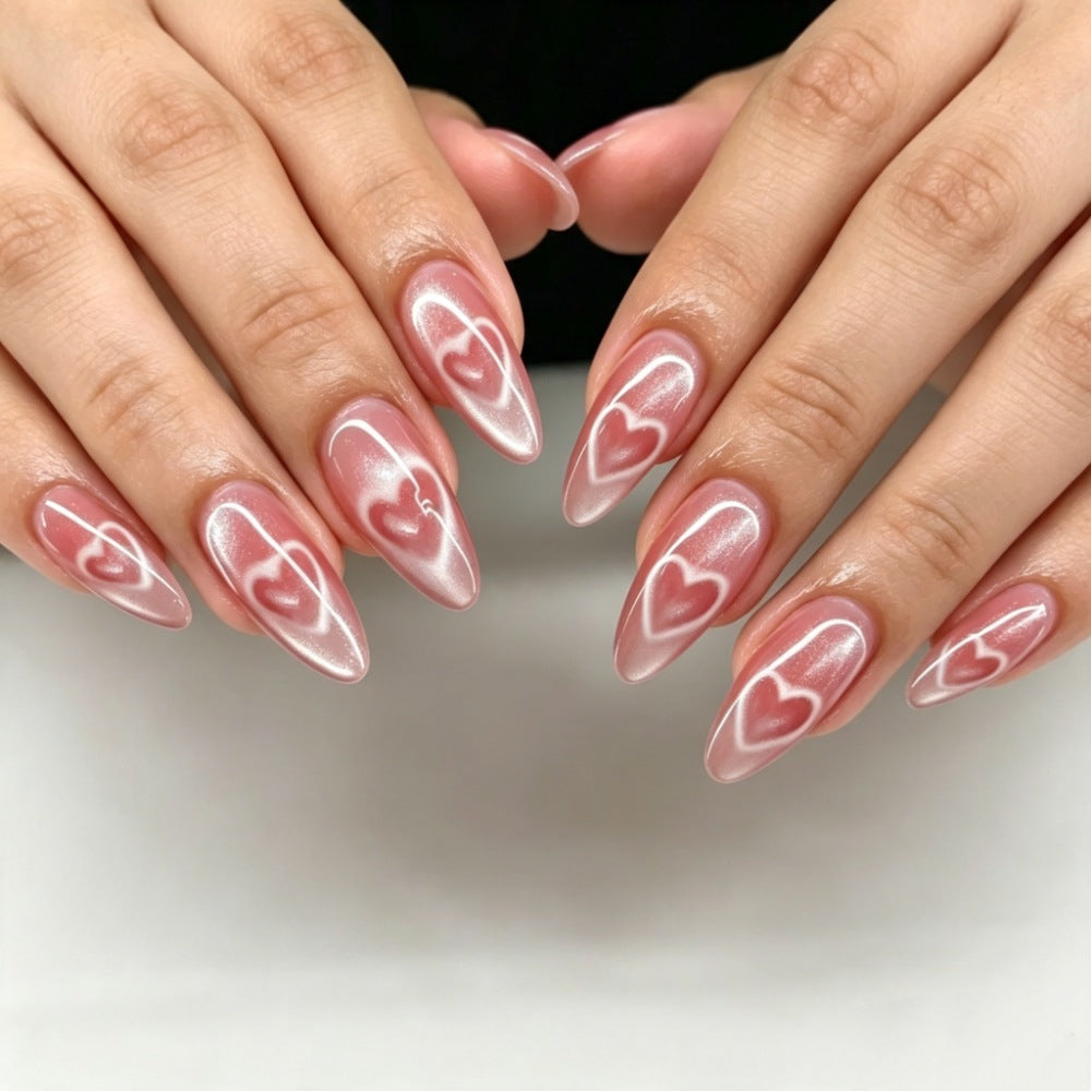 Kunstnägel mit Elegantem Herzdesign Brehn