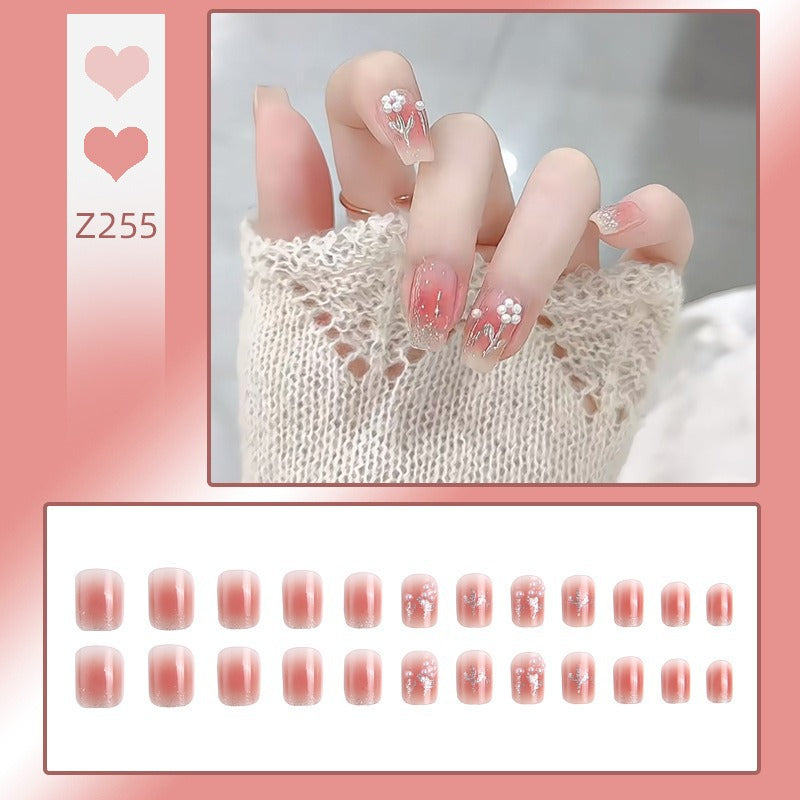 Kunstnagelset mit floralen Designs und Glitzerakzenten Brehn