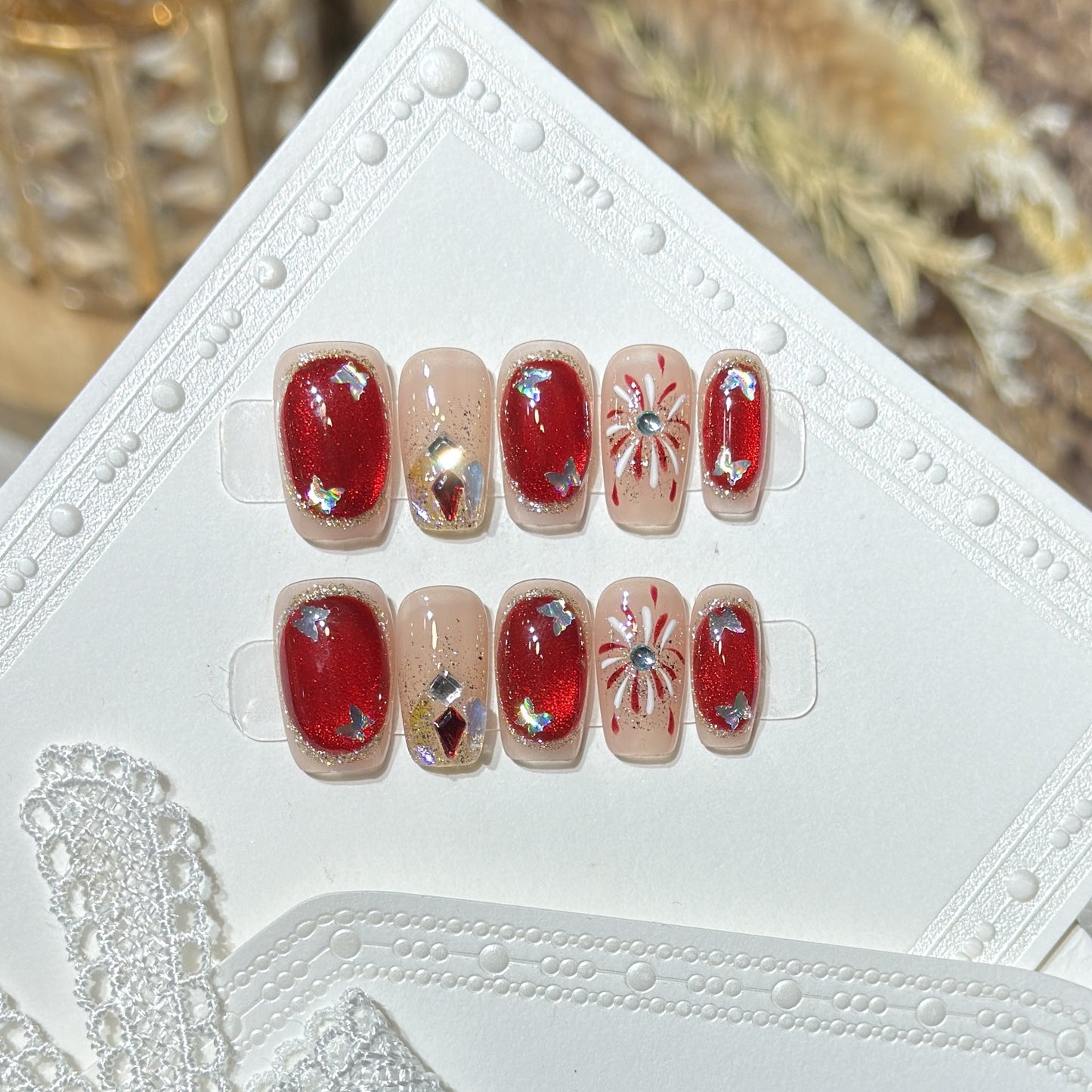 Künstlerisches Press-On Nail Set mit Glitzer und Sternelementen Brehn
