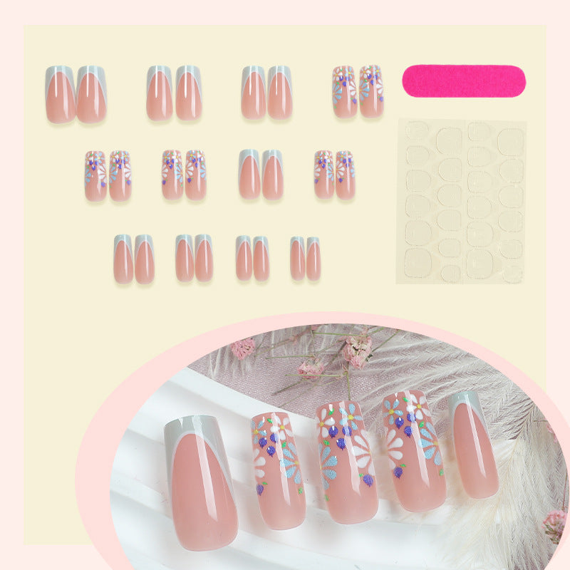 Dekoratives Press-On Nagelset mit floralen und glänzenden Akzenten Brehn