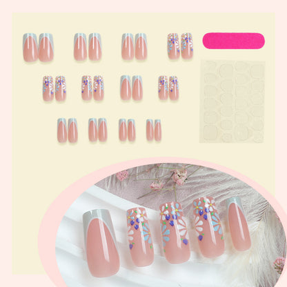 Dekoratives Press-On Nagelset mit floralen und glänzenden Akzenten Brehn