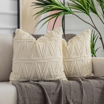 Quadratischer Kissenbezug mit geometrischem Chenille‑Tufting und weichem Baumwollmix Brehn