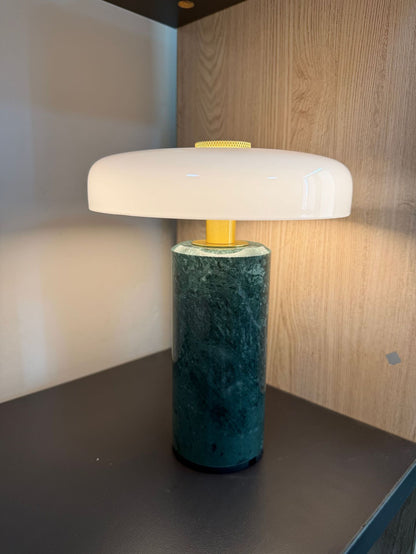 Dekorative Tischlampe