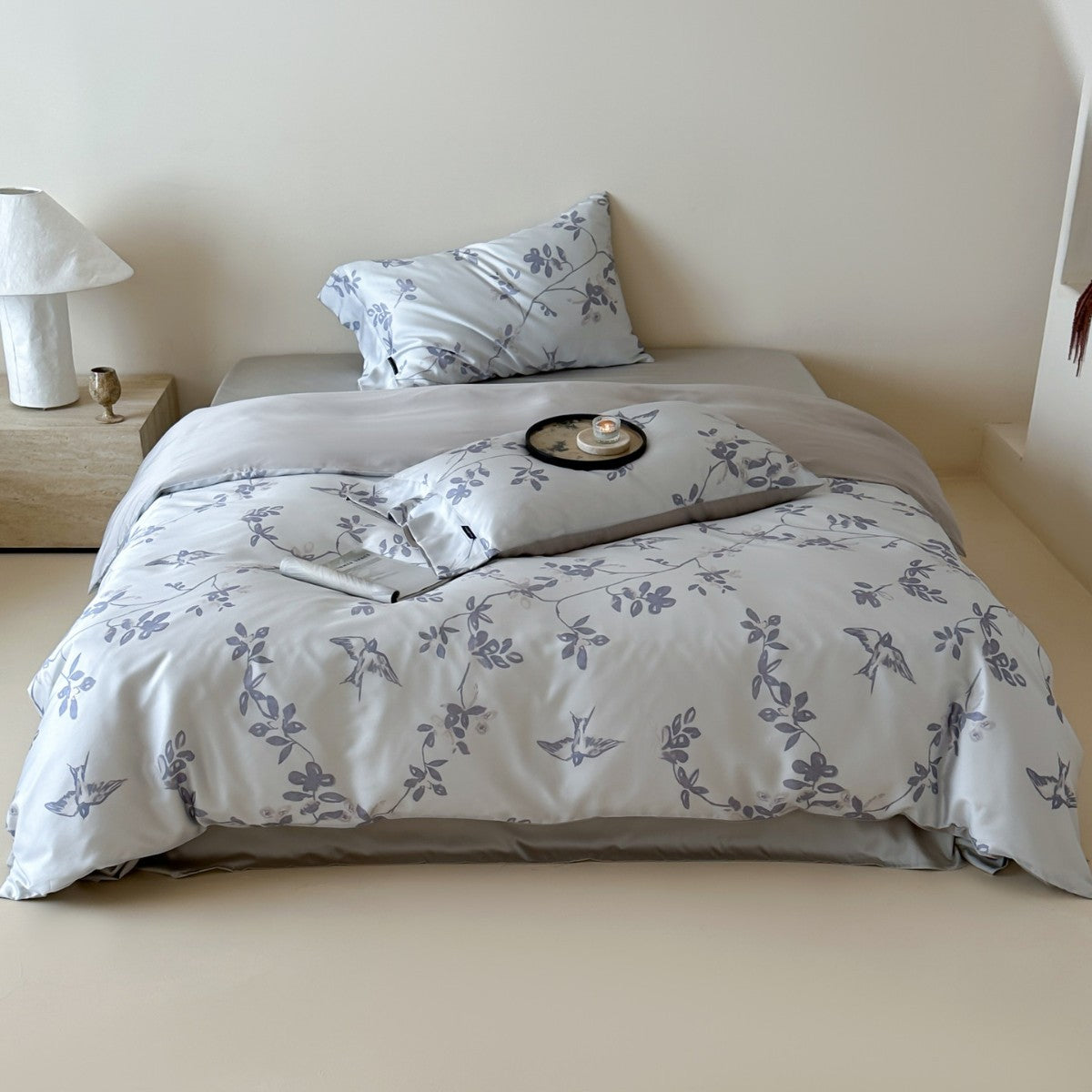 Satin-Bettwäschegarnitur mit floralem Print und Volant