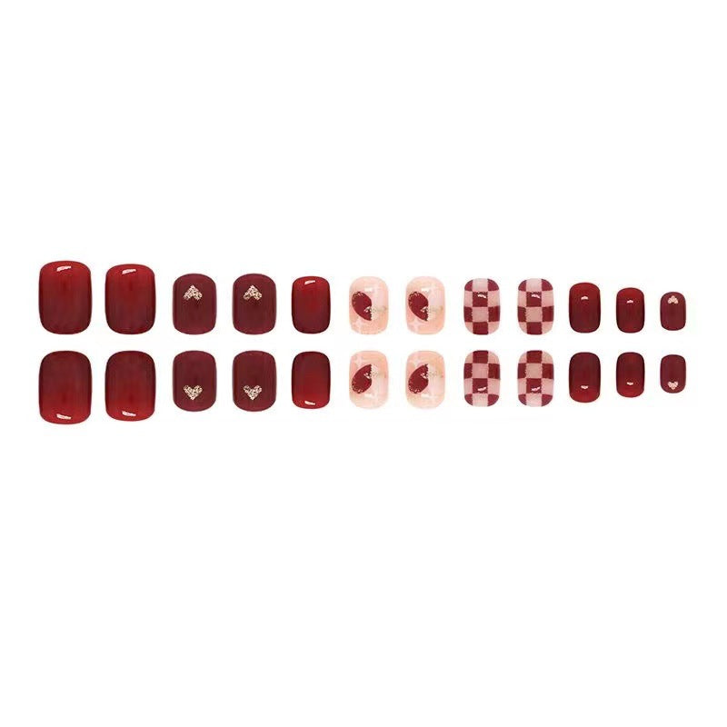 Trendige Nagelkunst mit edlen Akzenten Brehn