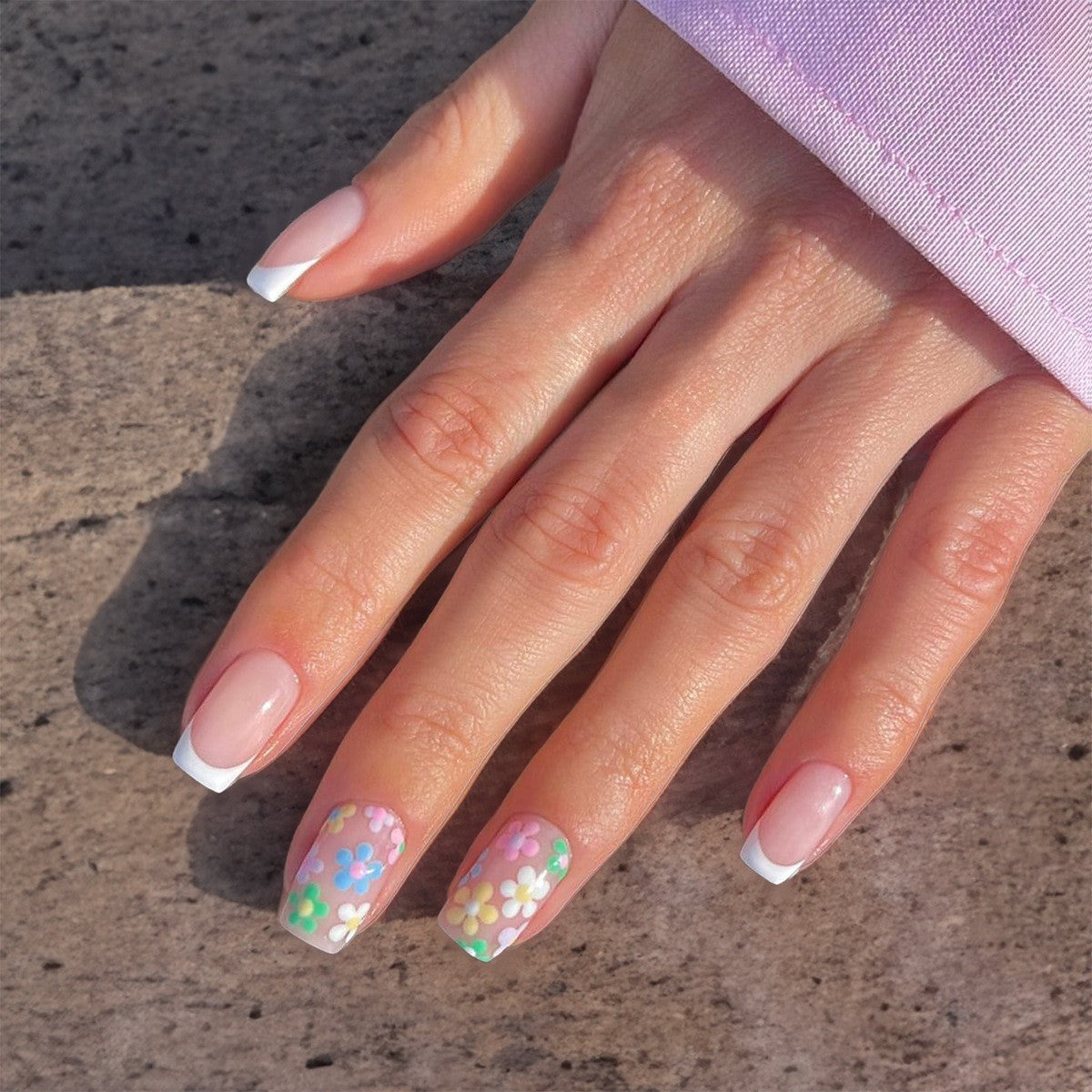 Kunstnagelset mit bunten Blüten und kreativem French-Design Brehn