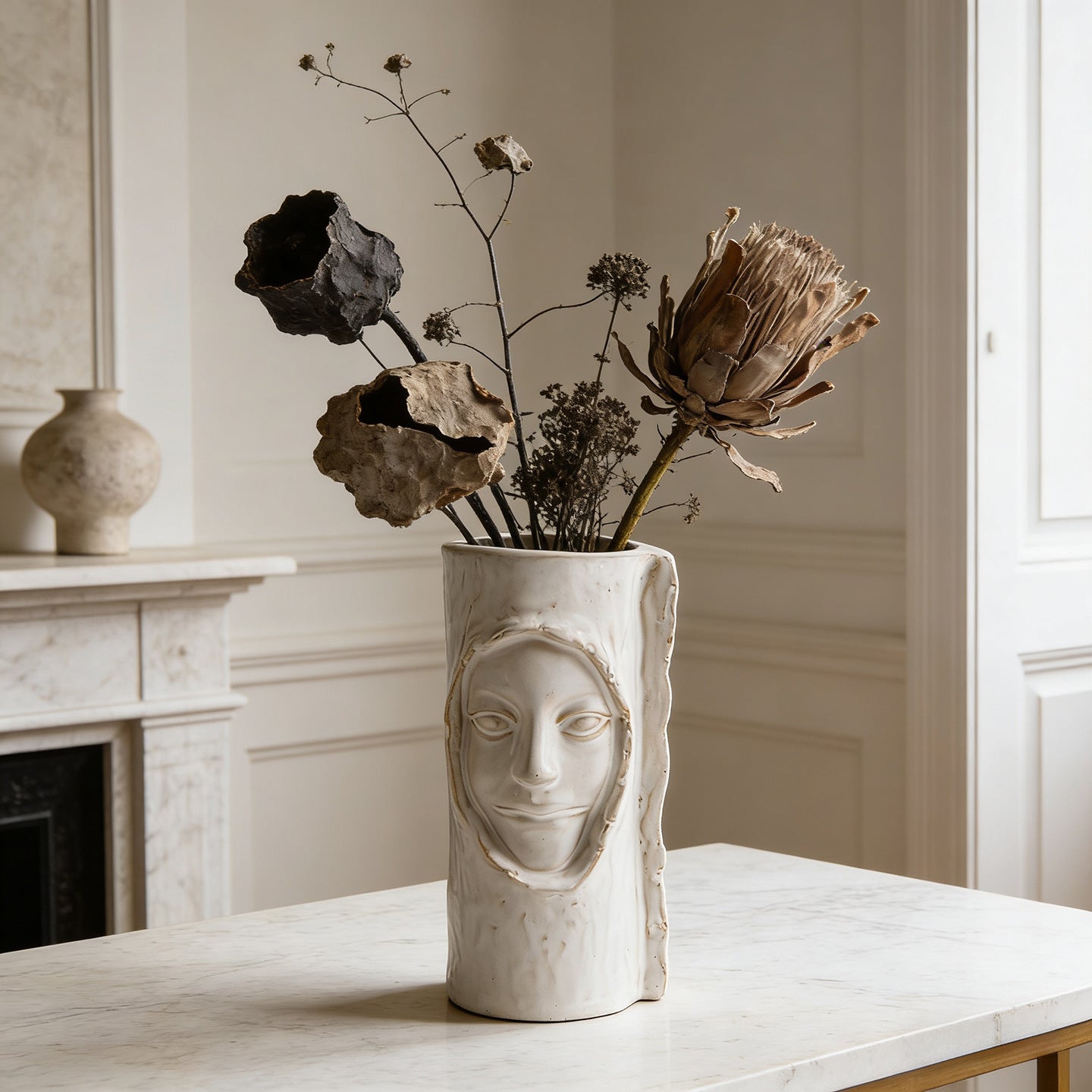 Handgefertigter keramischer skulpturaler gesichts-stamm zylindrischer blumentopf mit strukturiertem glanz