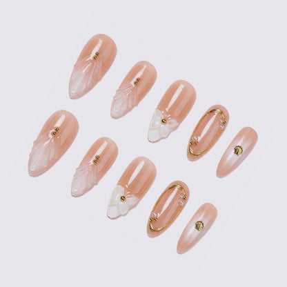 Kunstnagelset mit floralen und eleganten Verzierungen Brehn