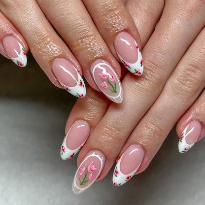 Kunstvolle Nagelverlängerungen mit floralem Design Brehn