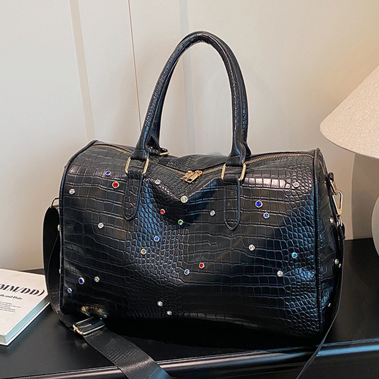 Elegante Handtasche mit Luxuriösem Kroko-Muster und Bunten Applikationen Brehn