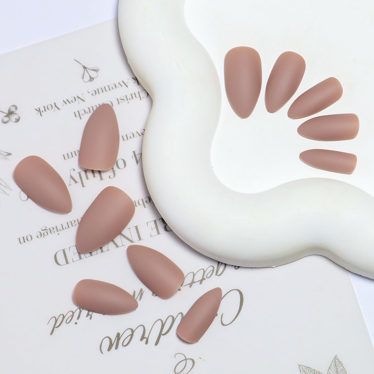 Matte Mandel-förmige Press-On Nagelspitzen Brehn