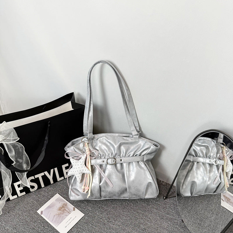 Stylische weiche Lederhandtasche mit Zubehör