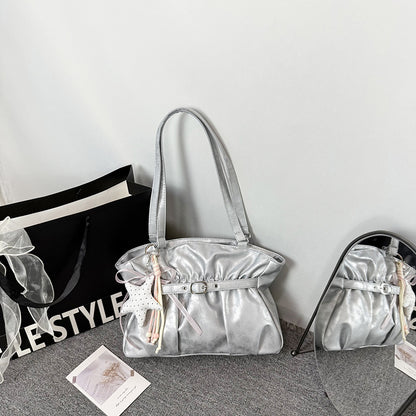 Stylische weiche Lederhandtasche mit Zubehör