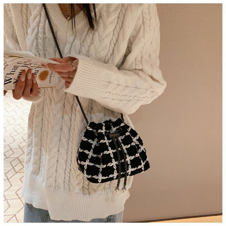 Woven Bucket Handtasche