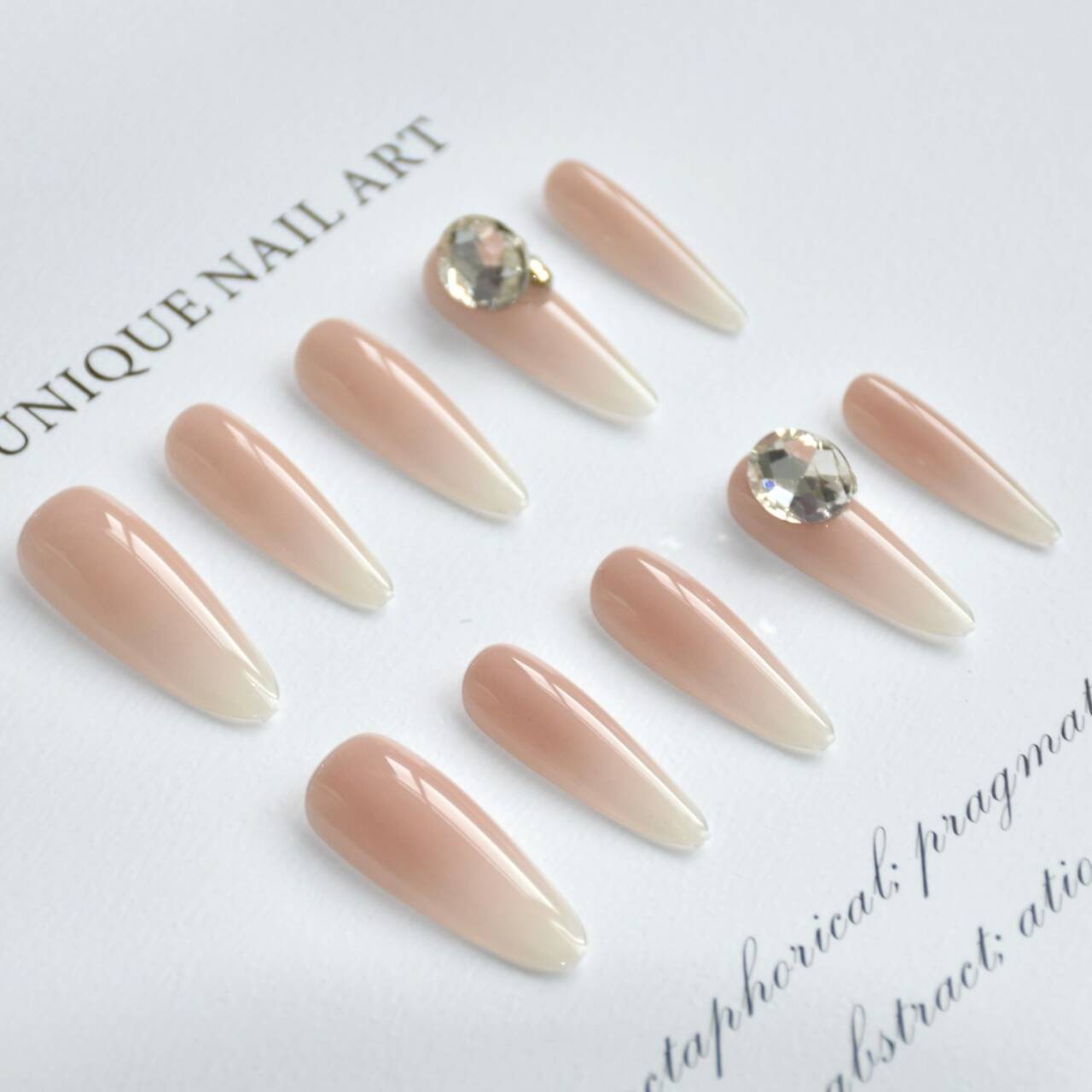 Dekorative mit Strass verzierten Stiletto-Nagelverlängerungen Brehn