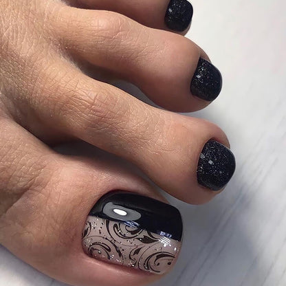 Kunstvolle Fußnagelverzierung mit elegantem Goldakzent Brehn