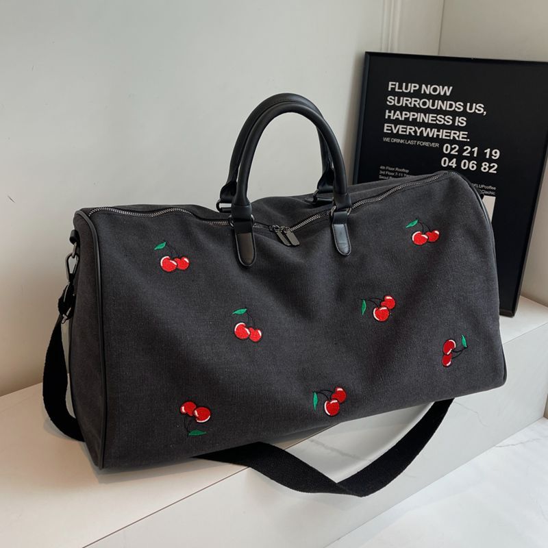 Sportliche Weekender-Tasche mit Verspieltem Kirschmuster Brehn
