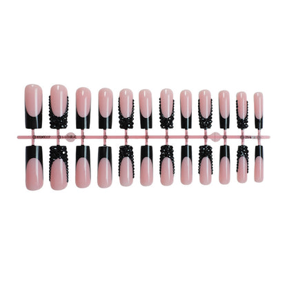 Elegantes Nagelkunst Press-On-Set mit dekorativen Edelsteinen Brehn