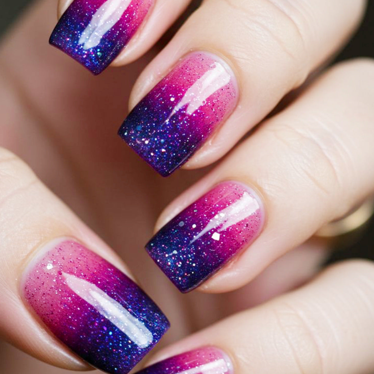 Funkelnde Ombre Nagelkunst-Erweiterungen Brehn