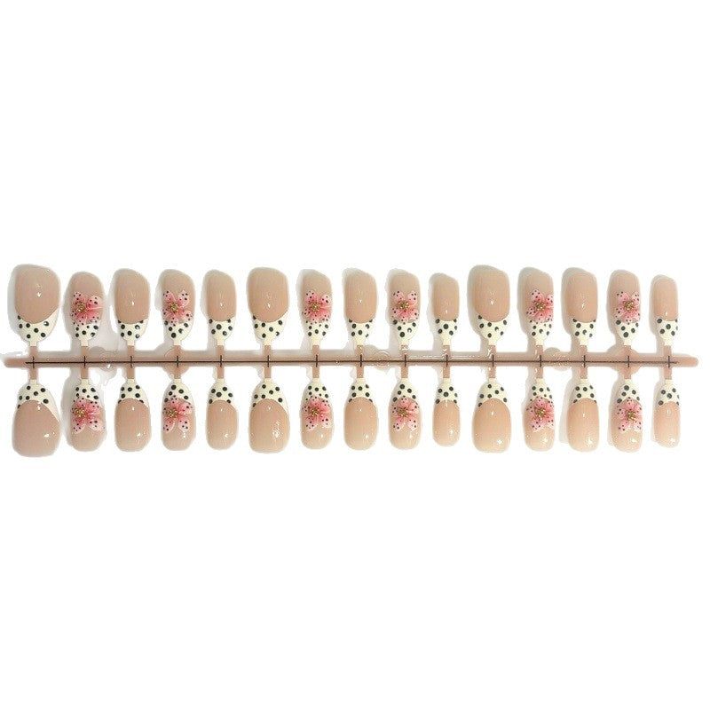 Kunstnail Set mit floralen Akzenten Brehn