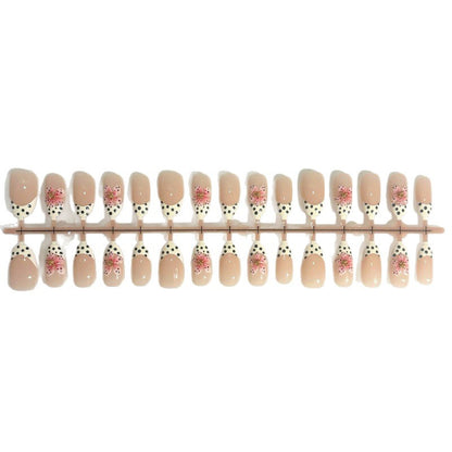 Kunstnail Set mit floralen Akzenten Brehn