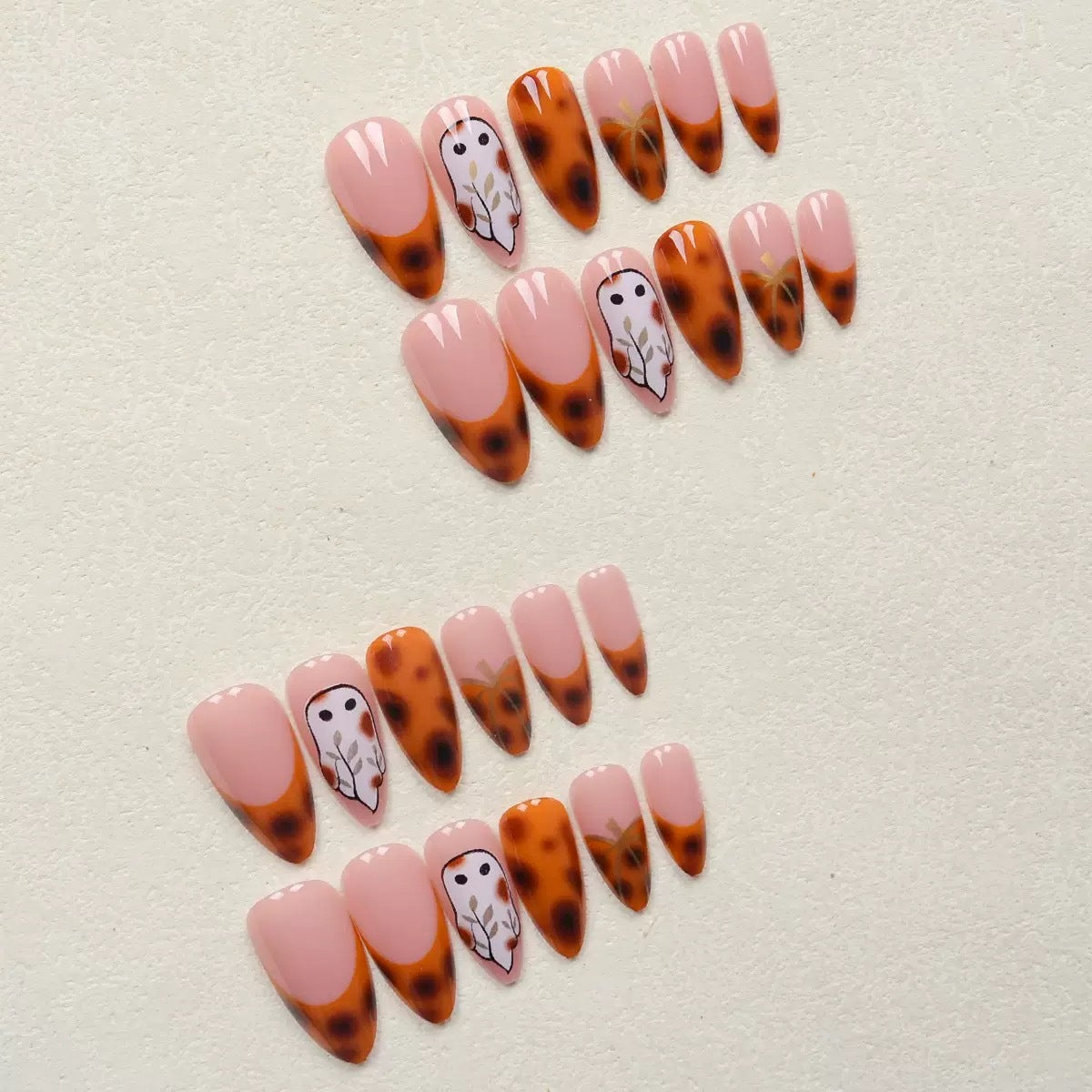 Kunstnagelset mit eleganten Eulenmotiven und animalischen Akzenten Brehn