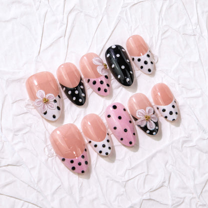 Blumen- und Pünktchen Press-On Nail Art Brehn