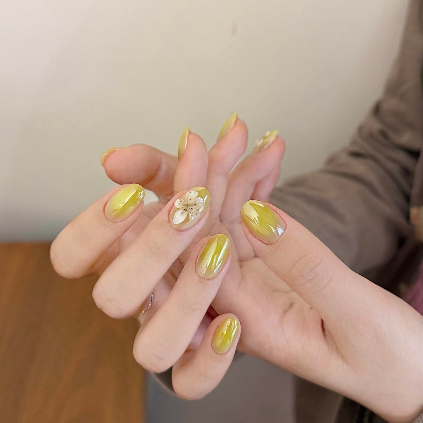 Kunstnägel mit Floralem Design und Glänzendem Finish Brehn