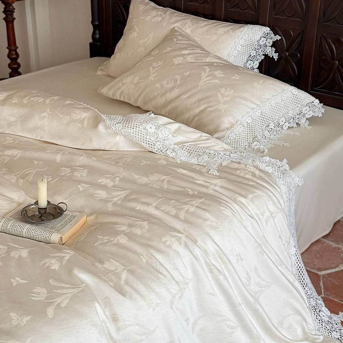 Fein gewebtes Baumwollsatin-Bettwäscheset mit Spitzenbordüre und füllerfreundlichem Hotelverschluss Brehn