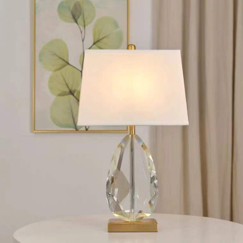 Kristall Tischlampe mit elegantem Schirm