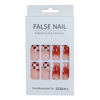 Dekorativer Press-On-Nagelset mit 3D-Akzenten Brehn