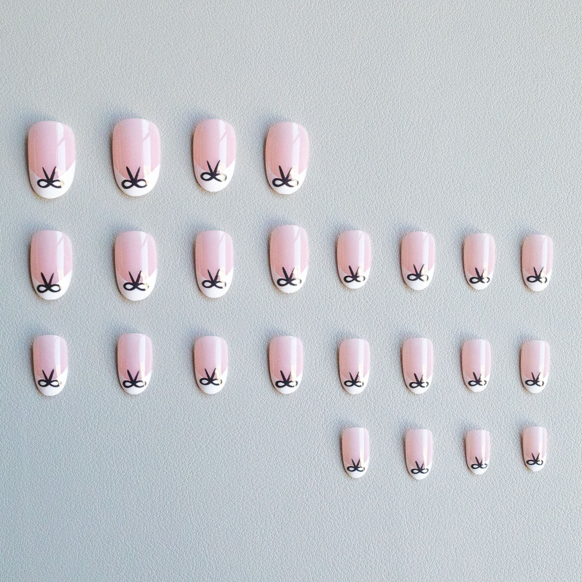 Elegantes Bogenakzent-Nagelkunst-Kit