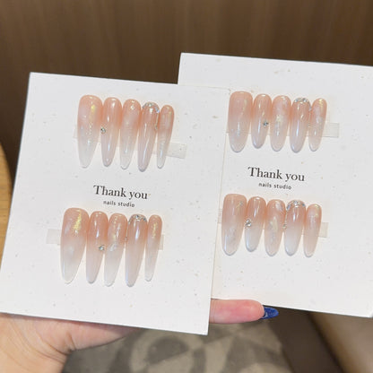Kunstnagelset mit Eleganten Glitzerakzenten Brehn