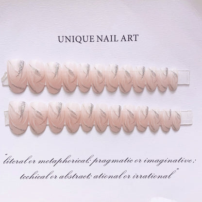 Elegantes Druck-Nagelset mit Strassdetails