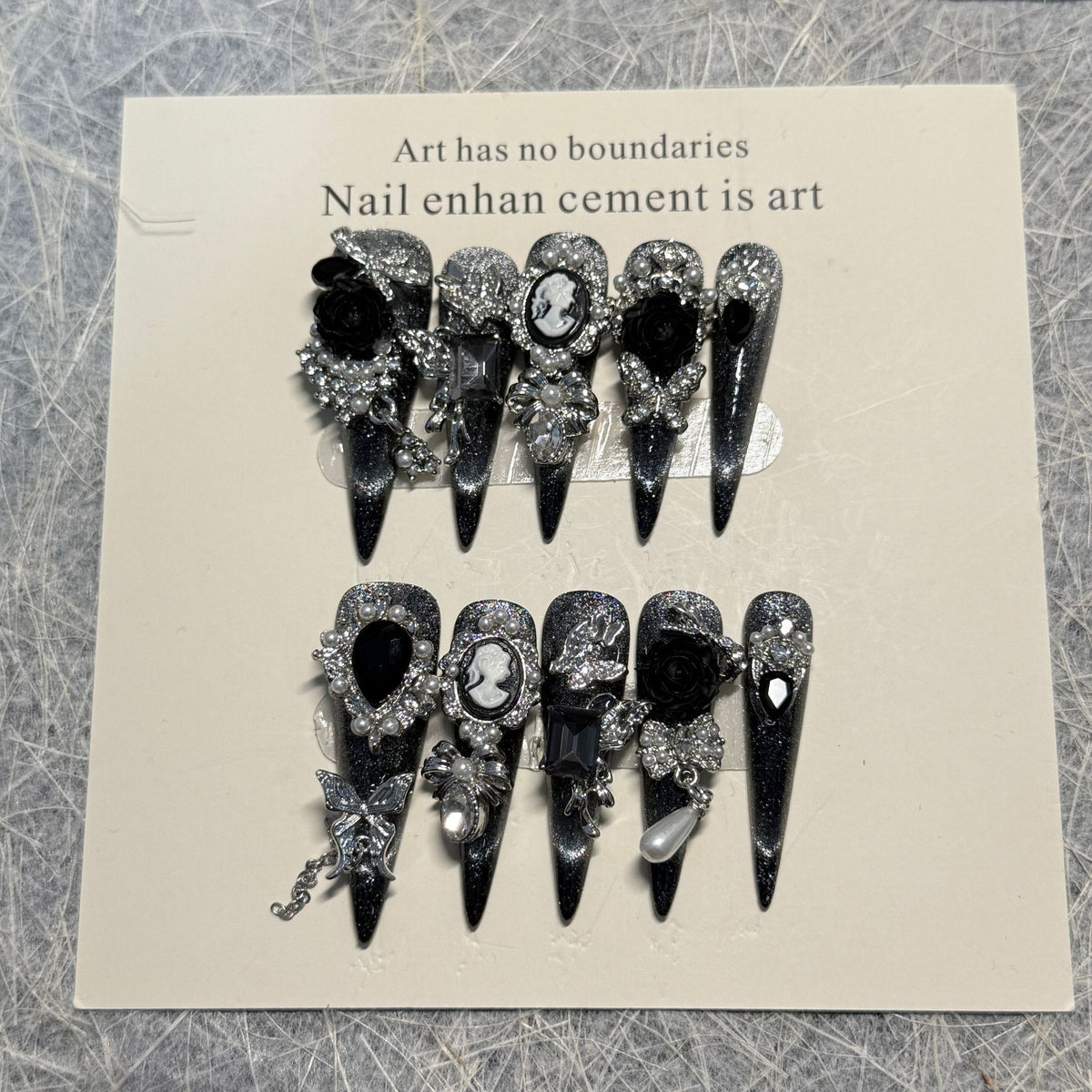 Gothic-inspirierte dekorative Nagelkunst-Erweiterungen