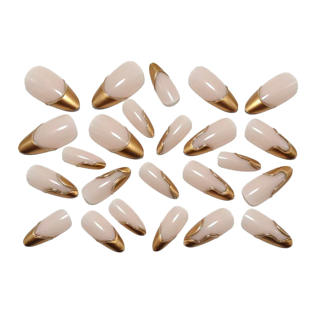 Kunstnägel Im Eleganten Spitzen-Design mit Goldakzenten Brehn