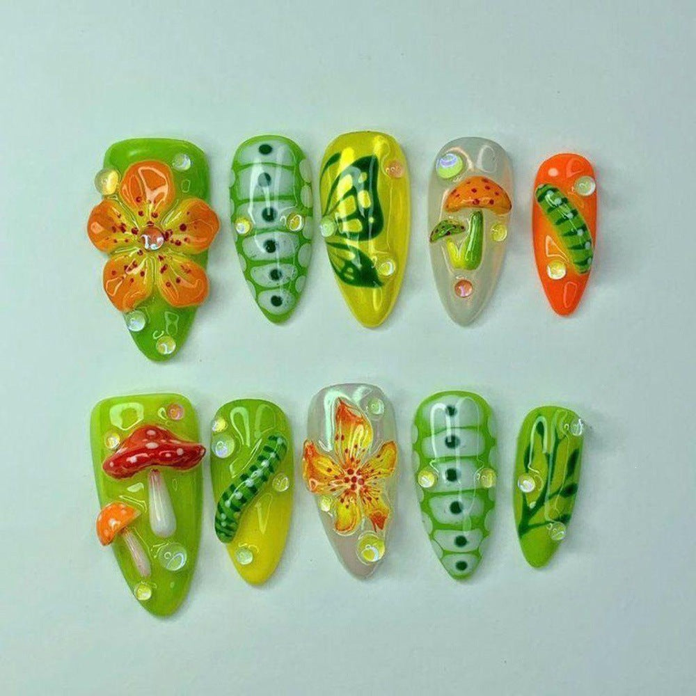 Kunstvoller Nagelspitzen Set mit Blattakzenten Brehn