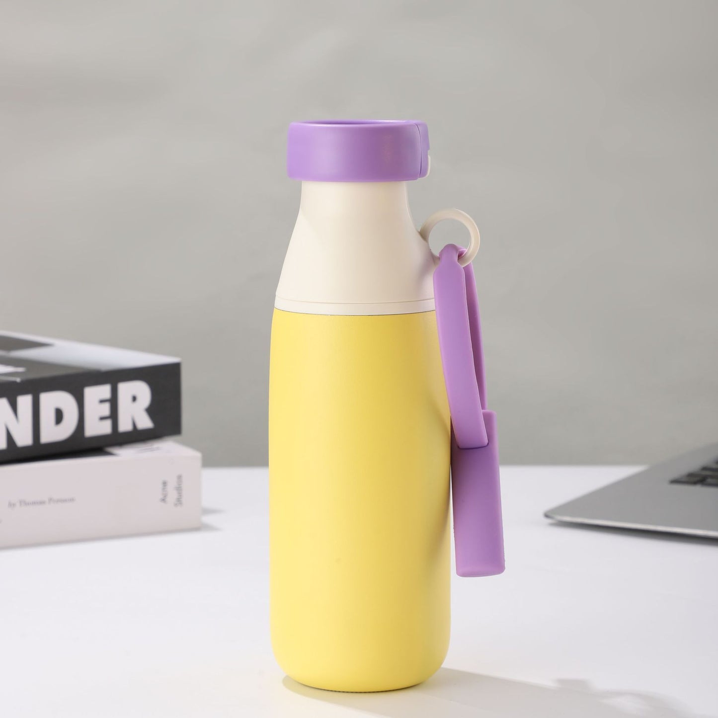 Damen isolierte Wasserflasche mit praktischer Trageschlaufe Brehn