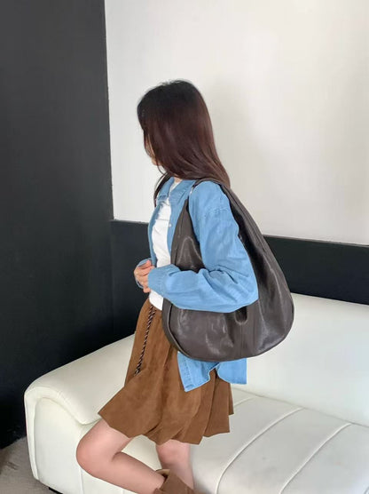 Lässige Wildleder-Schultertasche