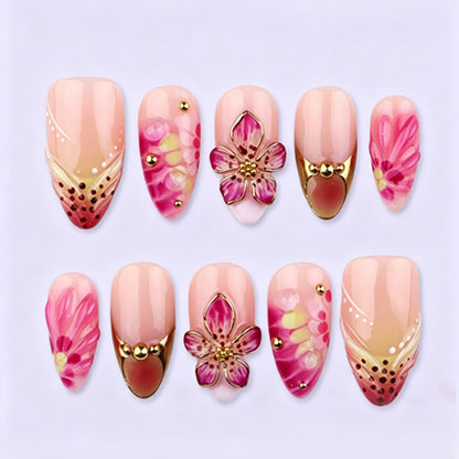 Kunstnagelset mit floralen Akzenten und funkelnden Details Brehn