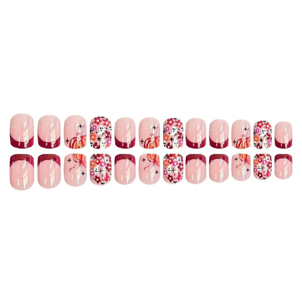 Kunstnagelset mit fröhlichen Blumenmotiven und eleganten French-Spitzen Brehn