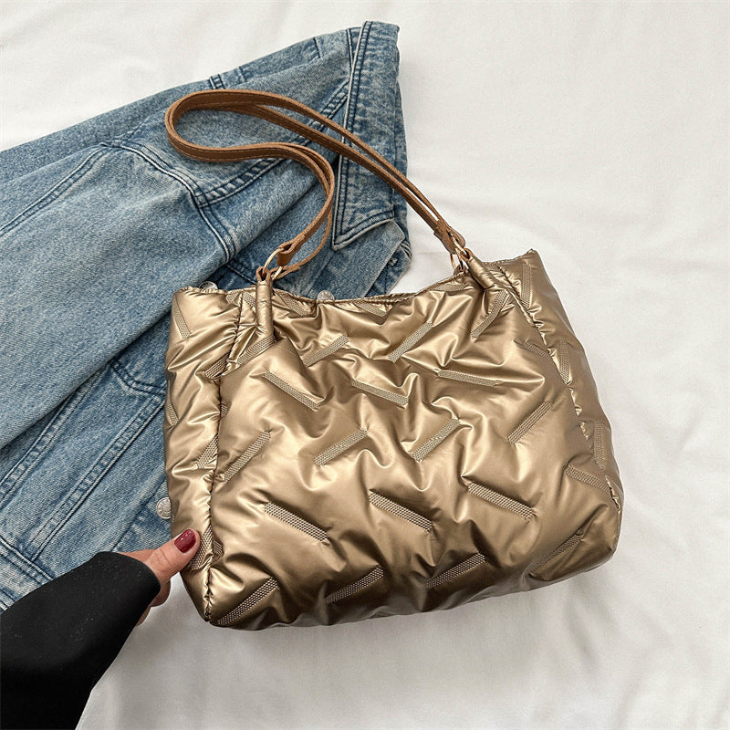 Stylische gepolsterte Nylon-Schultertasche