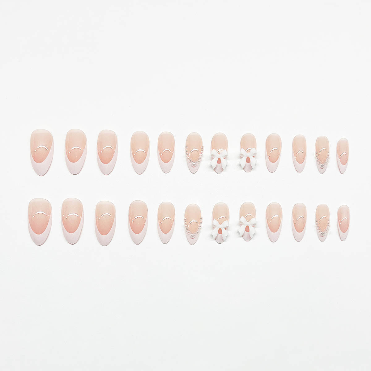 Elegante mit Schleifen verzierten Acryl-Nagelerweiterungen Brehn