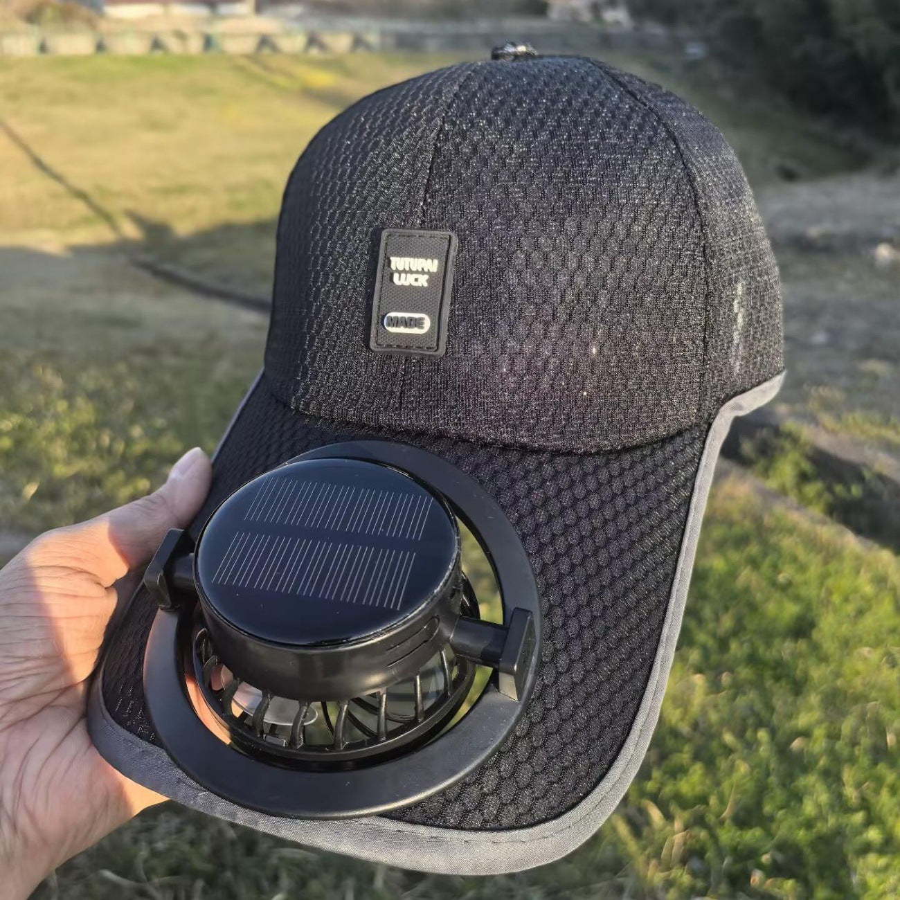 Solarbetriebene Baseballmütze mit abnehmbarem Solarventilator und atmungsaktivem Wabenstoff Brehn