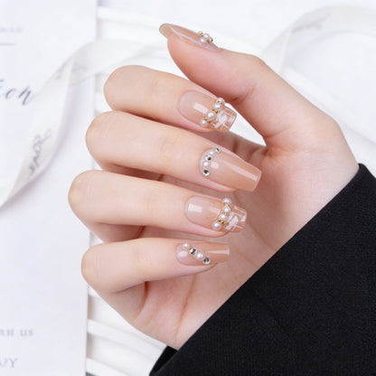 Kunstnägel mit Eleganten Perlen- und Glitzerverzierungen Brehn