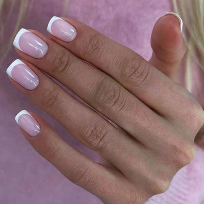 Elegantes French Tip Nagelkunstset  1790958182